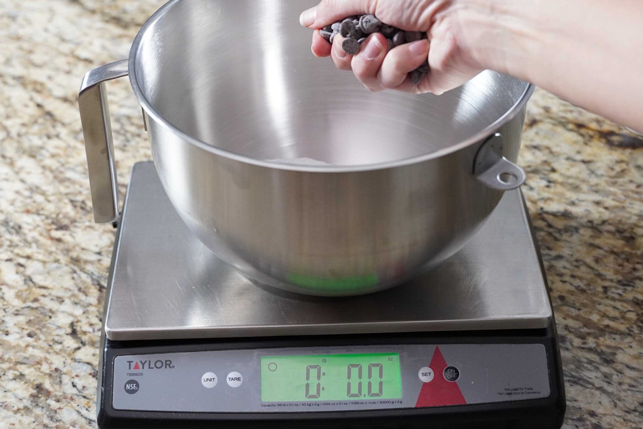 How to use a Food Scale | a guide to using food scales